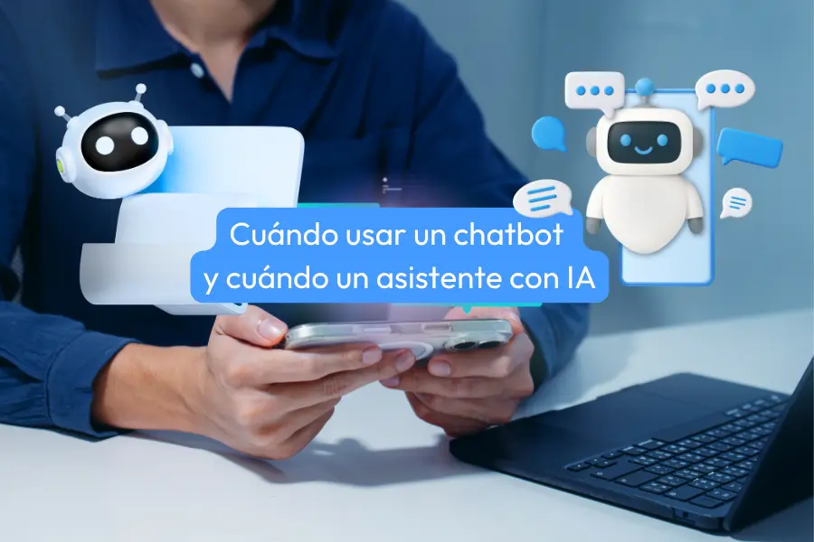 qué hace un chatbot y qué hace un asistente con ia | hombre con movil y ordenador chateando